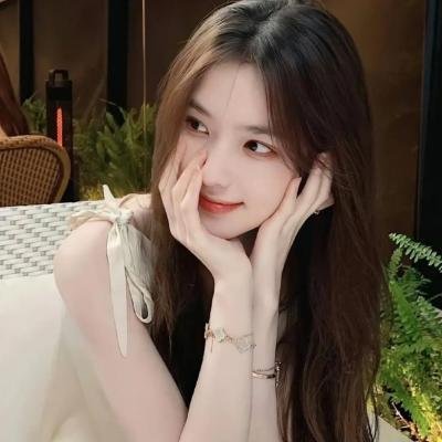 企业家之子恋爱脑怒怼网友，品牌方解约，连续多日持续发酵